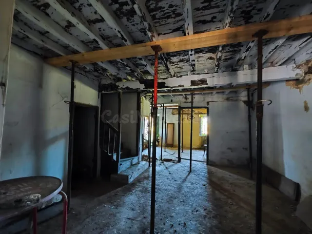 Casa para reformar con jardín - foto 3