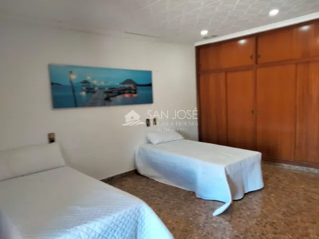 SE VENDE CHALET EN ELCHE — 16