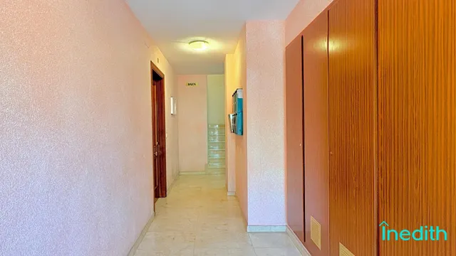 A 50 metros de la playa, Piso impecable con terraza, vistas , parking, trastero y piscina — 34