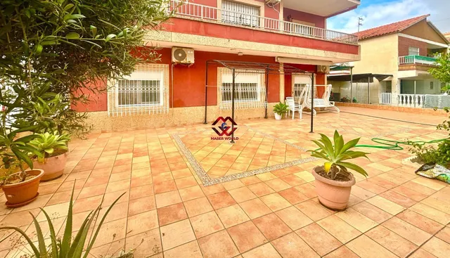 Amplio chalet con gran parcela y chimenea cerca de la playa  - foto 5