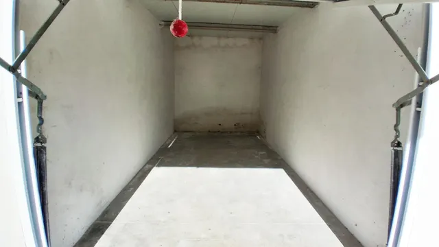 Urbis te ofrece una plaza de garaje cerrada en venta, zona Zarapicos, Pueblo, Salamanca. — 2
