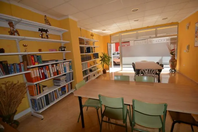 ¡¡PRECIO REBAJADO!! Local en planta baja de 87,50 m2. en Orihuela. Zona de Reyes Católicos. — 3