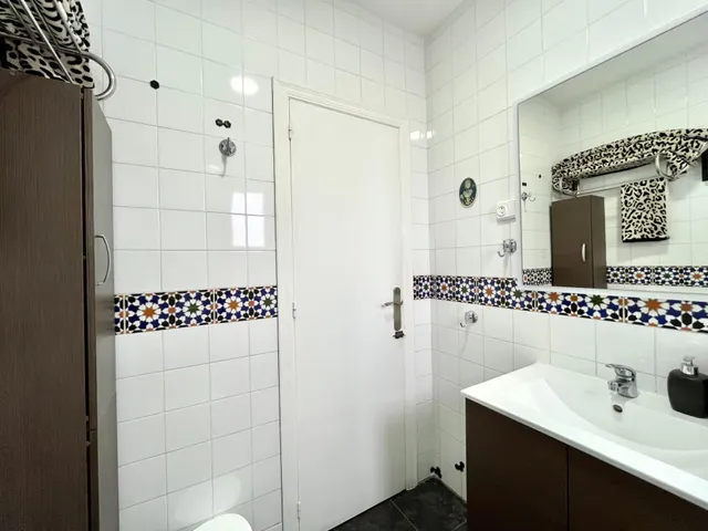 Apartamento con terraza, provincia de Alicante, Torrevieja. 1 habitación, 38 m2, 1 kilómetro al mar — 13