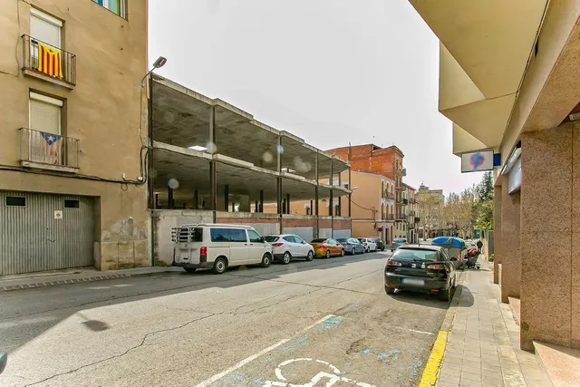 LOCAL COMERCIAL EN VENDA  A IGUALADA - PASSEIG VERDAGUER — 7