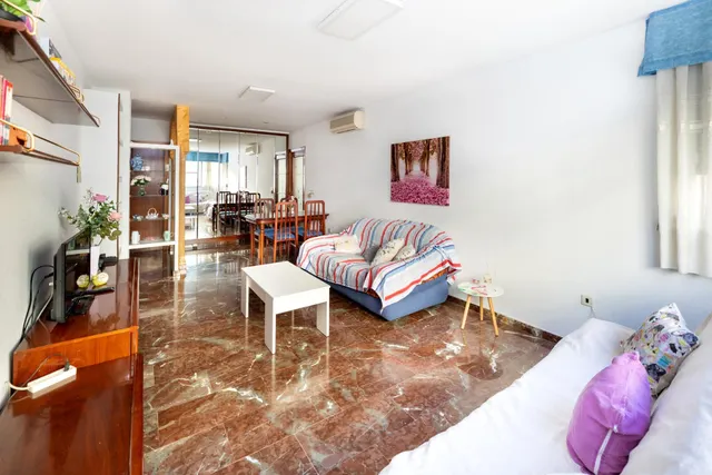 Amplio piso de 4 dormitorios en la prestigiosa urbanización Jardín de la Reina. Garaje y trastero — 5