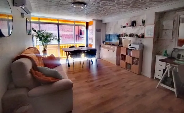 COQUETO APARTAMENTO DE 2 DORMITORIOS, TOTALMENTE REFORMADO E