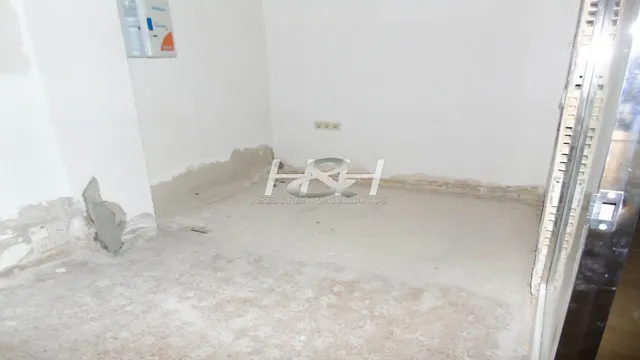 Local espacioso junto al Empalme. / HH Asesores, Inmobiliaria en Burjassot/ — 11
