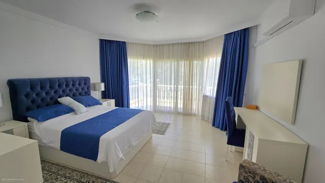 Chalet 4 habitaciones 310m² en venta - Riviera del sol — 28