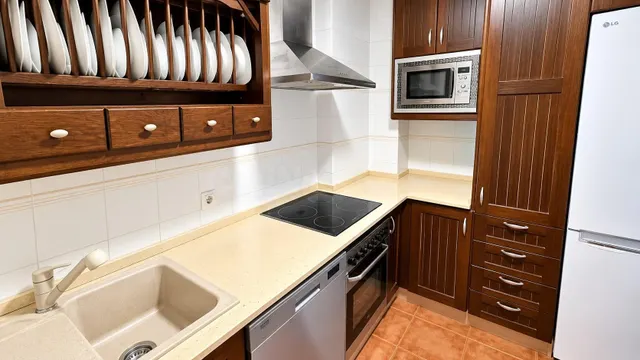PISO VPO en PLANTA BAJA con PATIO y plaza de GARAJE en la CTRA. de MEDINA. — 4