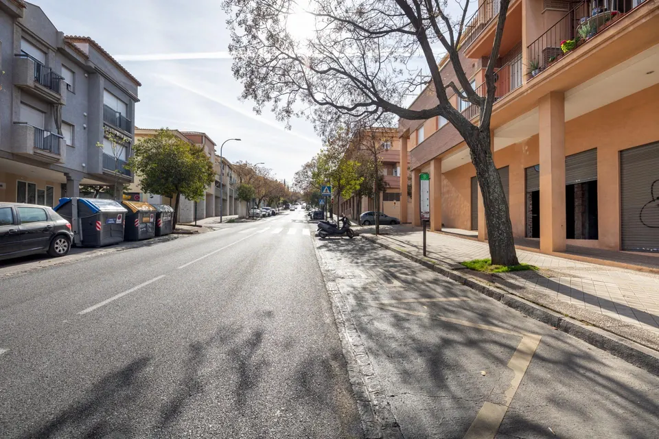 !!ESPECTACULAR LOCAL EN ALQUILER CON MUCHA VISIBILIDAD EN ESQUINA!!!