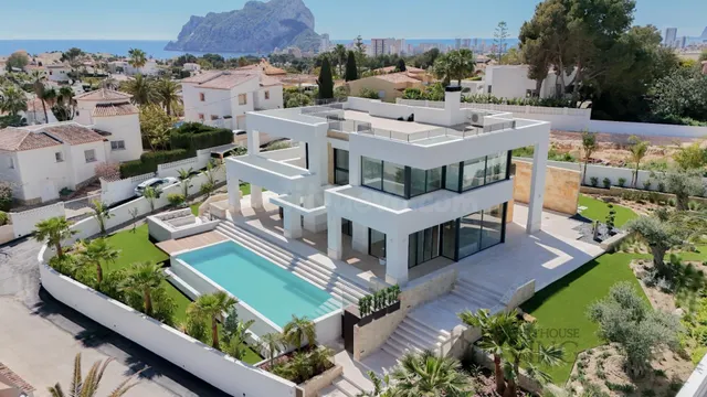 Exclusiva Villa en Benissa con Piscina Infinita y Vistas al 