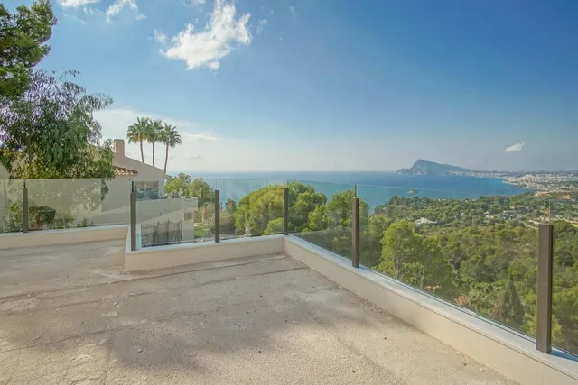 Villa moderna con vistas panorámicas al mar y a la montaña — 4