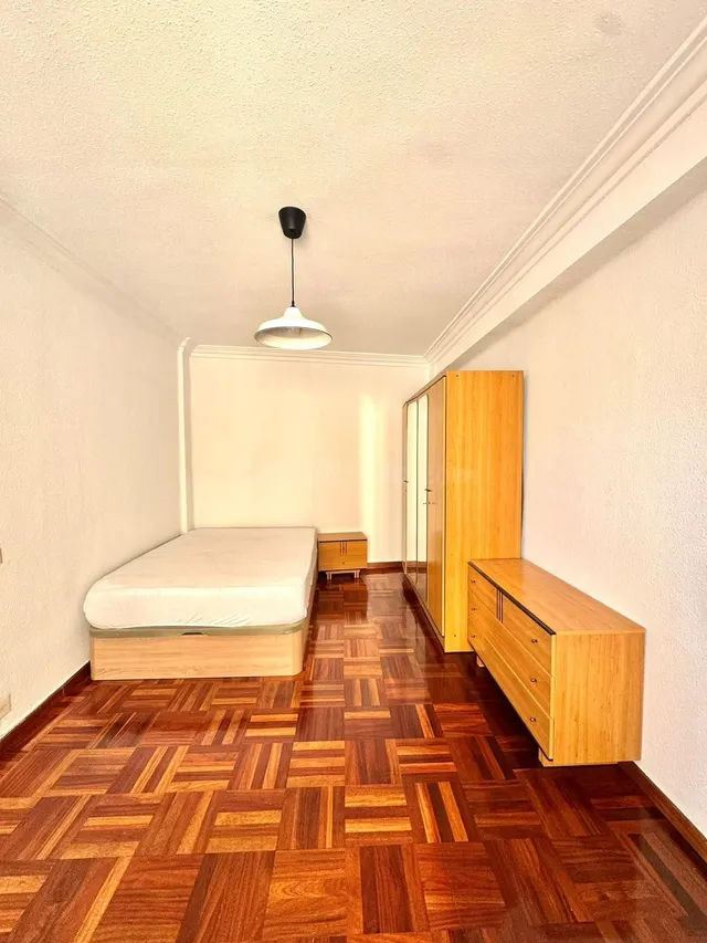 Habitación luminosa con cama doble a 5 minutos del centro