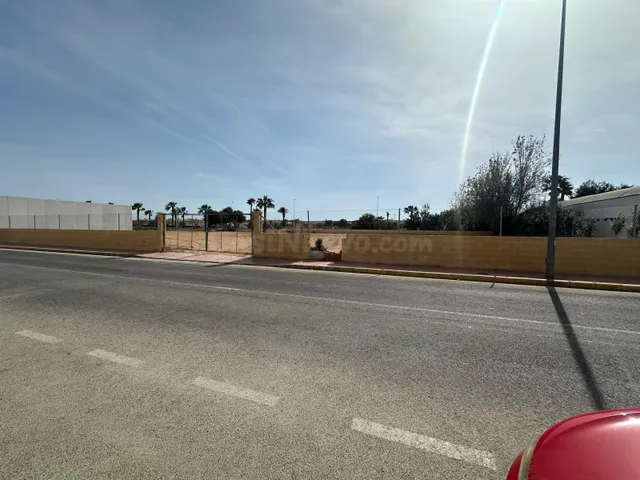 SE ALQUILA PARCELA COMERCIAL 3500 ms2, EN PRIMERA LINEA DE l - foto 2