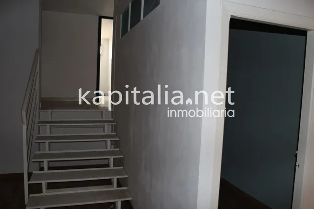 Se alquila  local comercial — 20