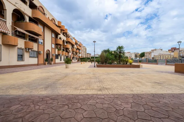 Amplia vivienda centrica en una de las mejores zonas de Almeria — 29