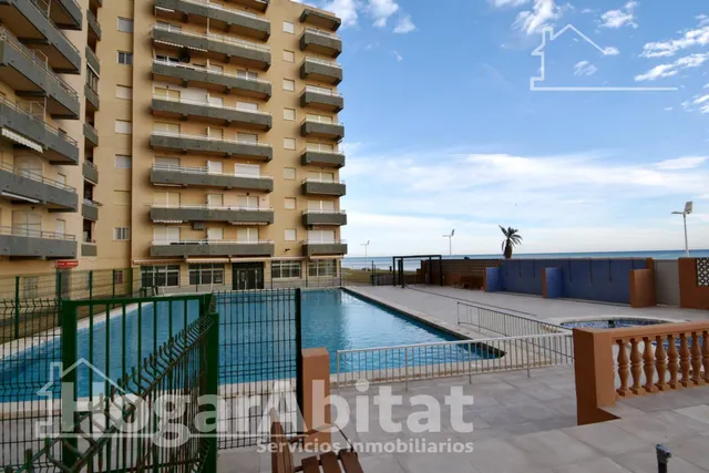 Vistas al mar en primera línea y terraza en este luminoso apartamento exterior en la playa del Mareny Blau — 28