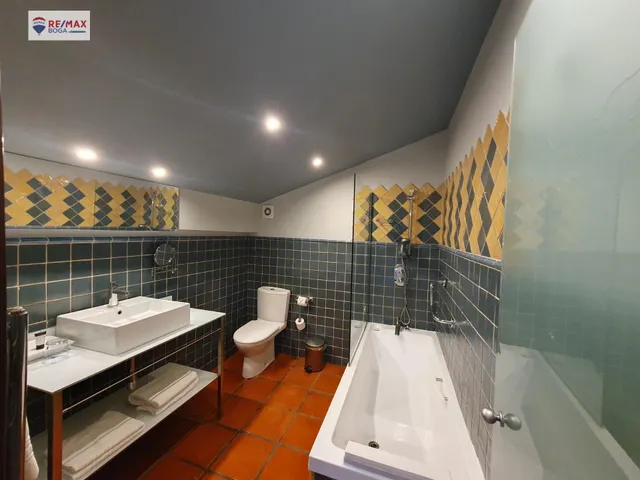 OPORTUNIDAD DE HOTEL EN UN ENTORNO DE ENSUEÑO — 46