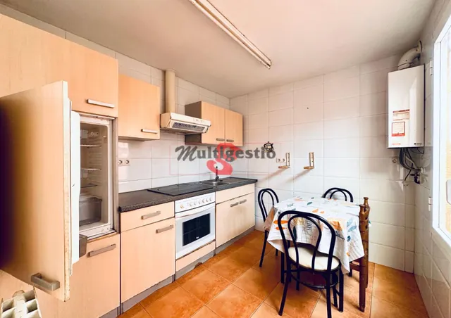 CALONGE: PLANTA BAJA EN VENTA. ESTADO A REFORMAR. ZONA 5 MIN