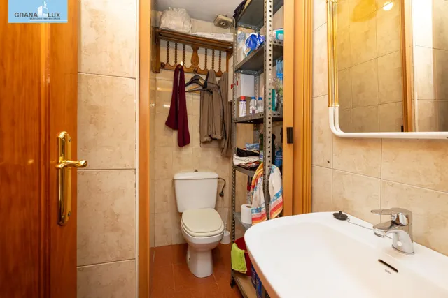 Oportunidad de negocio por jubilación. Se vende local con negocio instalado y funcionado. Ancha de Gracia. — 14