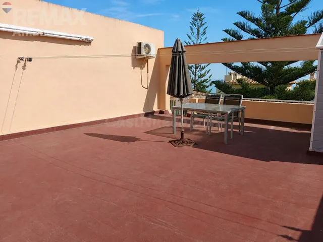 Ático reformado con terraza privada de 80 m2, vistas al mar  - foto 5