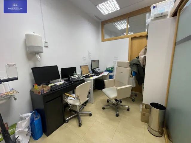 Se alquila local ideal para centro de salud. — 11