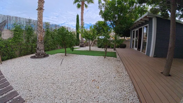 Amplio apartamento de esquina en planta baja con parcela y estudio exterior — 8