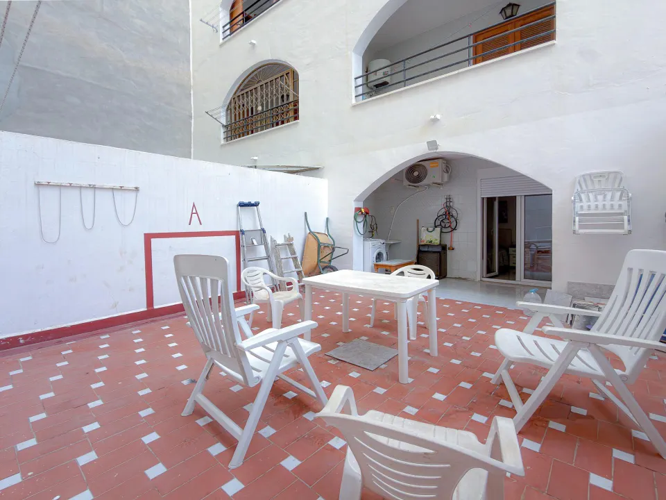 Edificio Galeon. Apartamento para reforma con excelente potencial de inversión + 2 amplias terrazas + piscina comunitaria