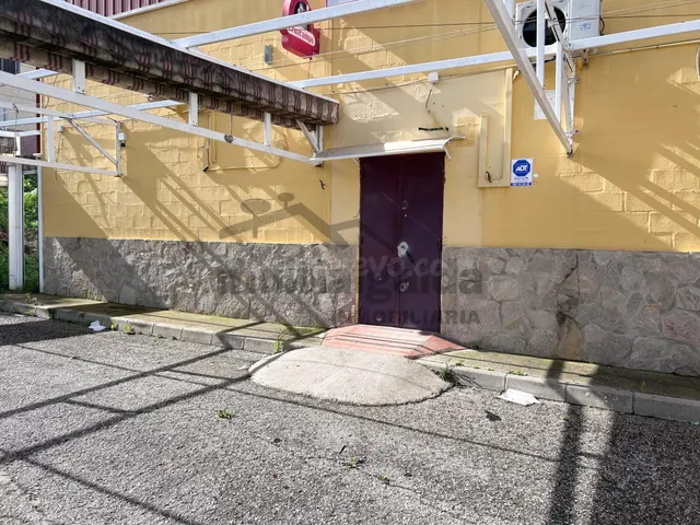 NAVE INDUSTRIAL ACONDICIONADA COMO BAR EN POLIGONO EL PORTAL