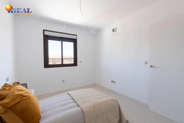 Espectacular casa adosasa de obra nueva — 20