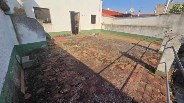 CASA DE 2 PLANTAS CON PATIO EN HINOJOSA - foto 4