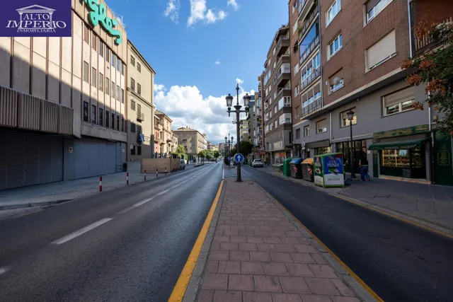 Piso y cochera en venta junto Acera de Darro. — 40