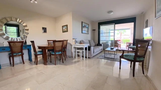 Apartamento de planta baja de esquina con 2 dormitorios con jardin y vistas parciales al mar — 8