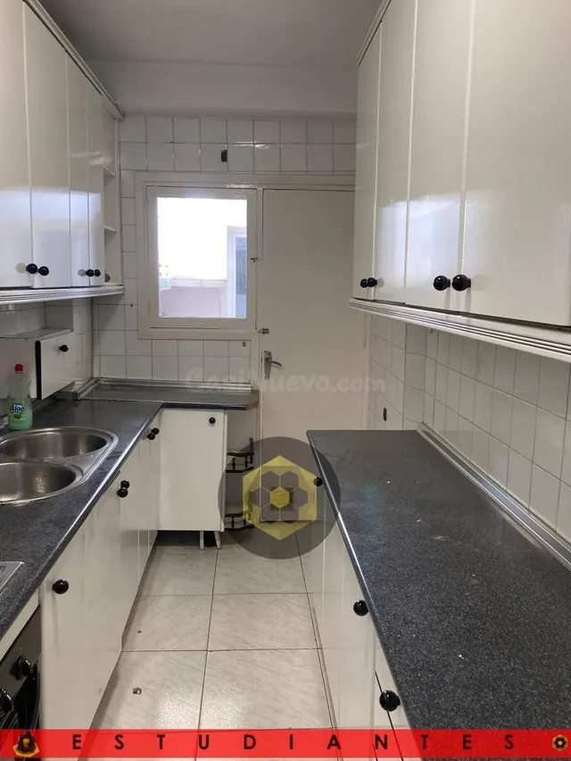 EST/ Piso amueblado para ESTUDIANTES con CUATRO dormitorios  - foto 4