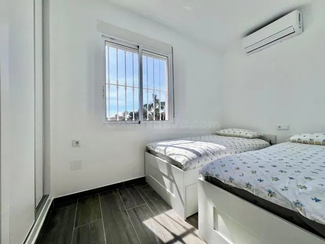 Villa de 5 dormitorios y 4 baños en San Miguel de Salinas (Alicante) — 18