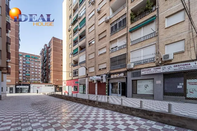 OPORTUNIDAD!! LOCAL EN AVENIDA AMERICA — 17