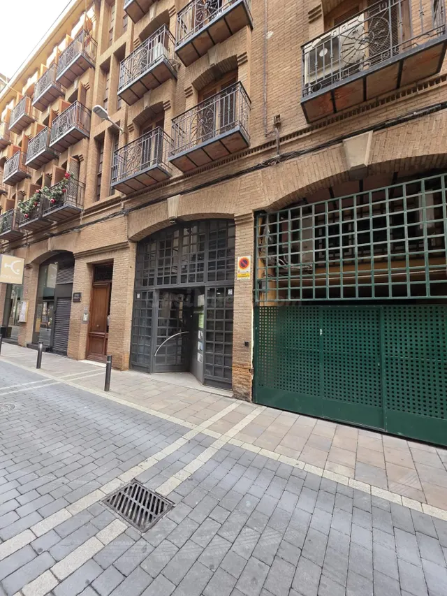 Estupendo local reformado junto a calle de Correos