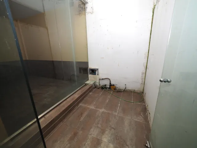 SE VENDE LOCAL COMERCIAL EN TERRASSA, ZONA CENTRO — 11