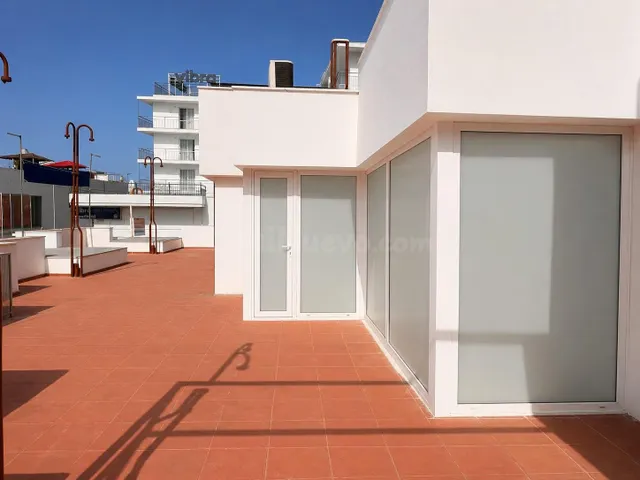 Local comercial con terraza y vistas al puerto deportivo de  - foto 4