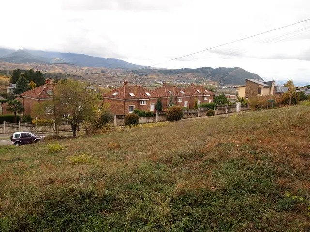 VENTA DE TERRENO URBANO EN PATRICIA — 2