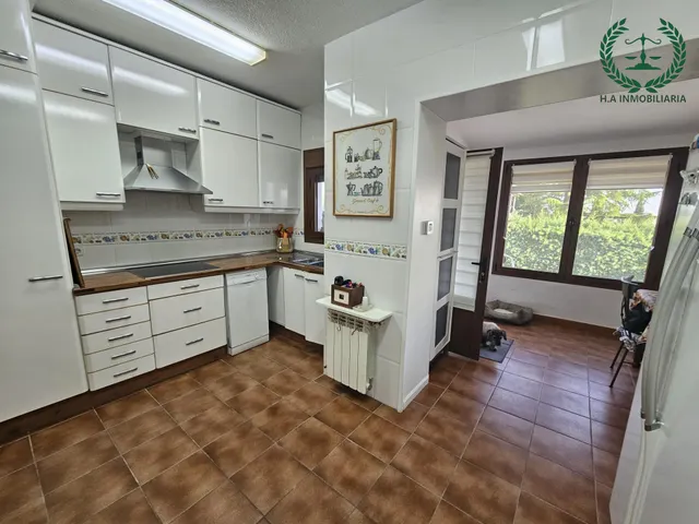 Chalet independiente con parcela de 1.000 m2 y piscina privada. — 3