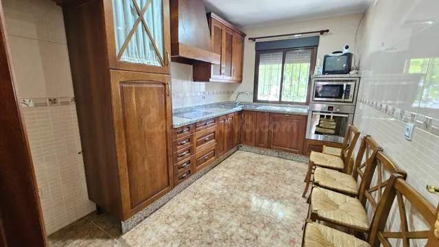 CAÑERO. Amplia Casa con cochera privada