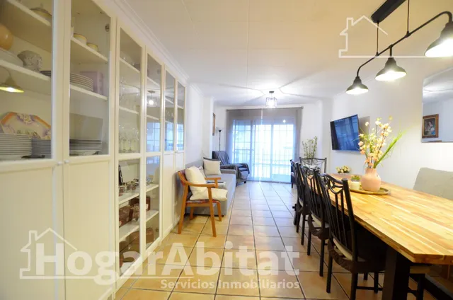 AMPLIA CASA CON TERRAZA Y GARAJE CERCA DE LA PLAYA - foto 5