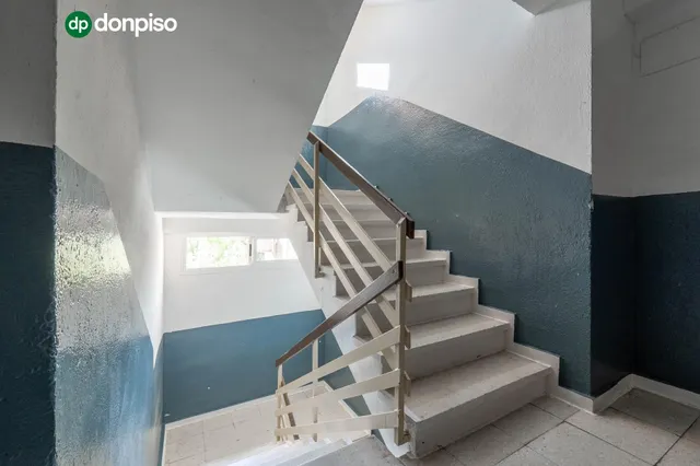 Amplio y Luminoso Piso en zona norte. — 38