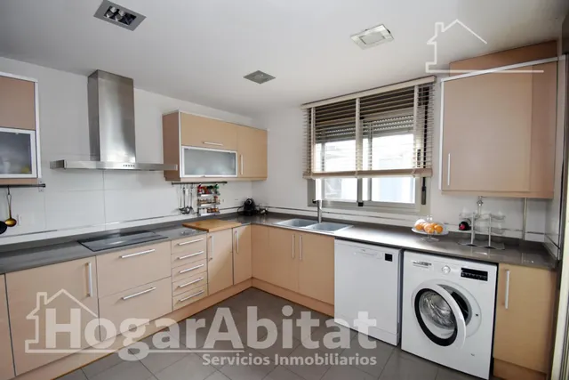 PRECIOSO ADOSADO PAREADO CON PISCINA, 3 TERRAZAS Y BARBACOA  JUNTO AL PUERTO — 14