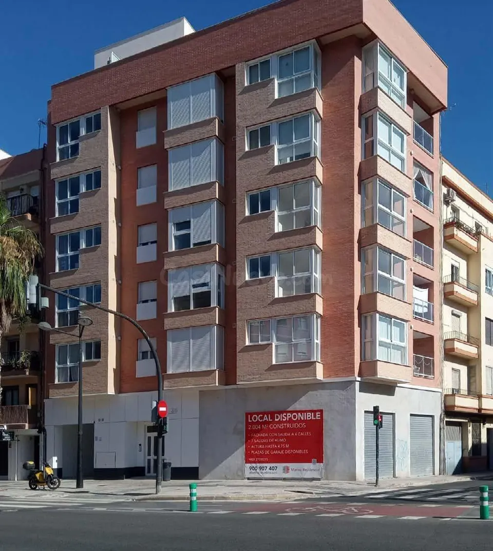 Local comercial 2005m² en venta - Camins al Grau