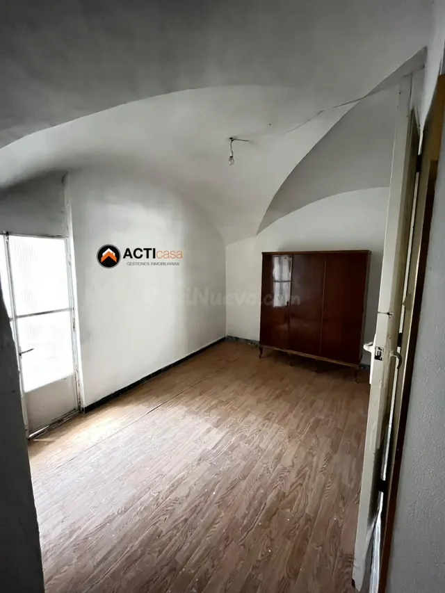 ¡PISO BAJO EN VENTA EN LA PARTE ANTIGUA DE CÁCERES! - foto 4