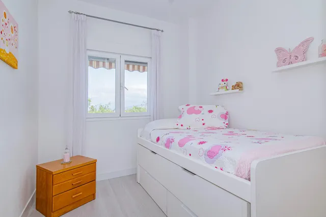 ¡Tu oasis junto a mar! Precioso piso de 2 dormitorios con terraza, piscina y garaje en Playa Poniente, Motril. — 19