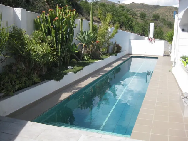 MAGNIFICA CASA CON JARDIN — 4