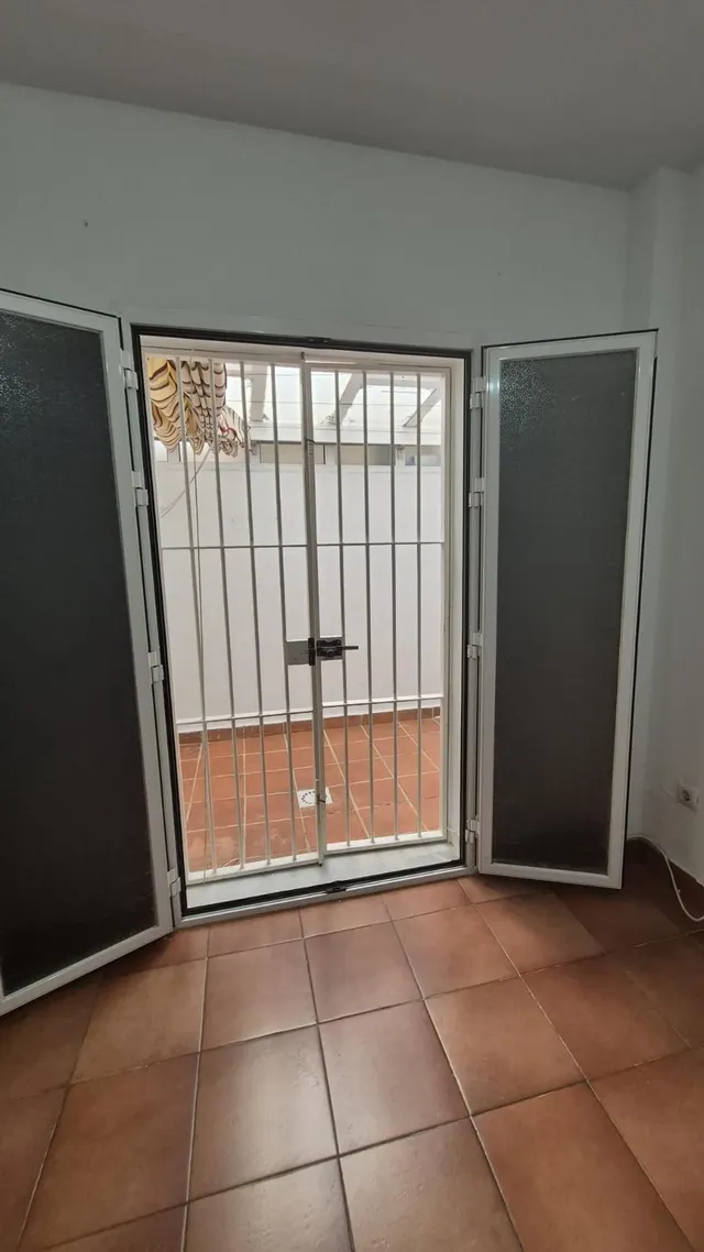 VIVIENDA ADOSADA EN CAMPOSOTO CON PATIOS Y  AZOTEA — 10